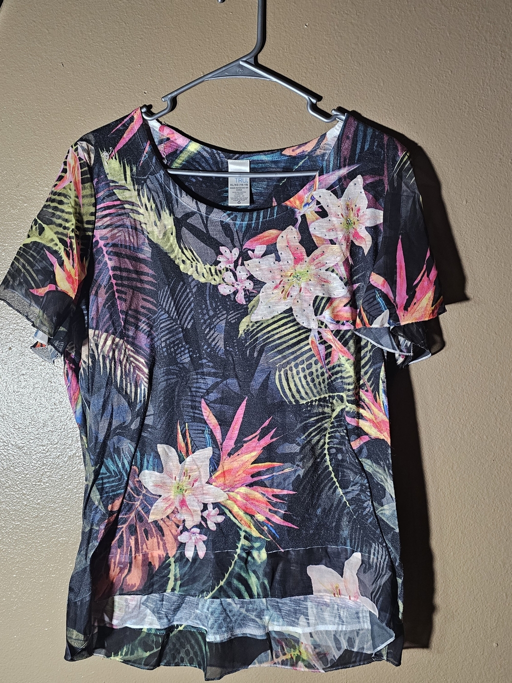Time and Tru Women's Black Multi Floral Ruffle Sleeve Top Rhinestones Size XL
